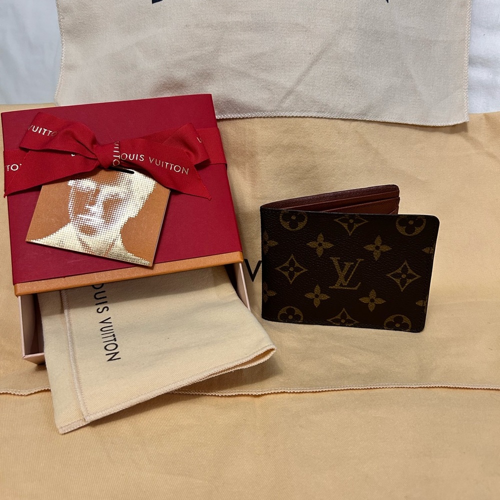 Louis Vuitton Monogram Canvas men’s bifold wallet - Authentic